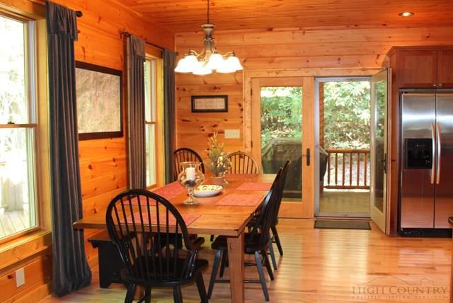 Image number 25 for the current listing