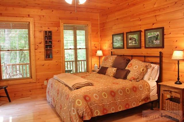 Image number 21 for the current listing