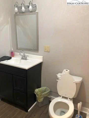 Image number 2 for the current listing