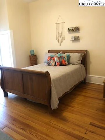 Image number 12 for the current listing