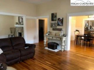 Image number 6 for the current listing