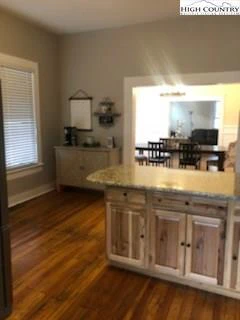 Image number 5 for the current listing