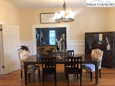 Image number 4 for the current listing