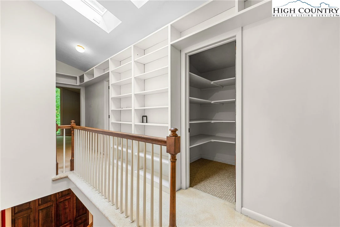 Image number 4 for the current listing