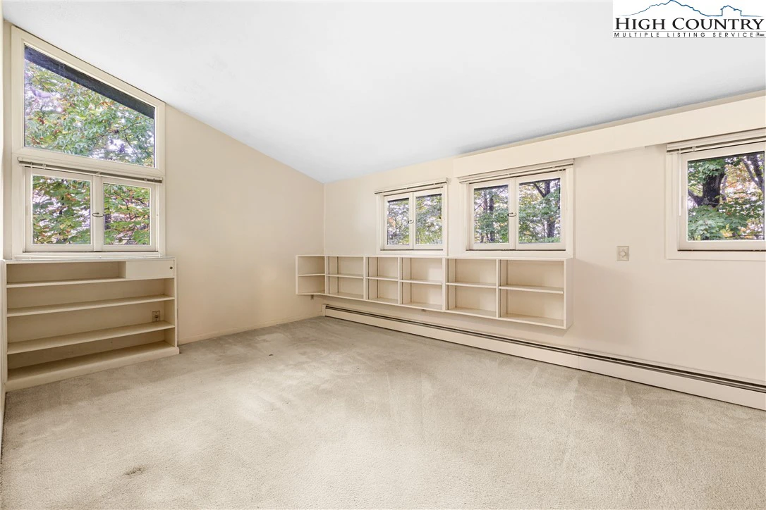 Image number 5 for the current listing