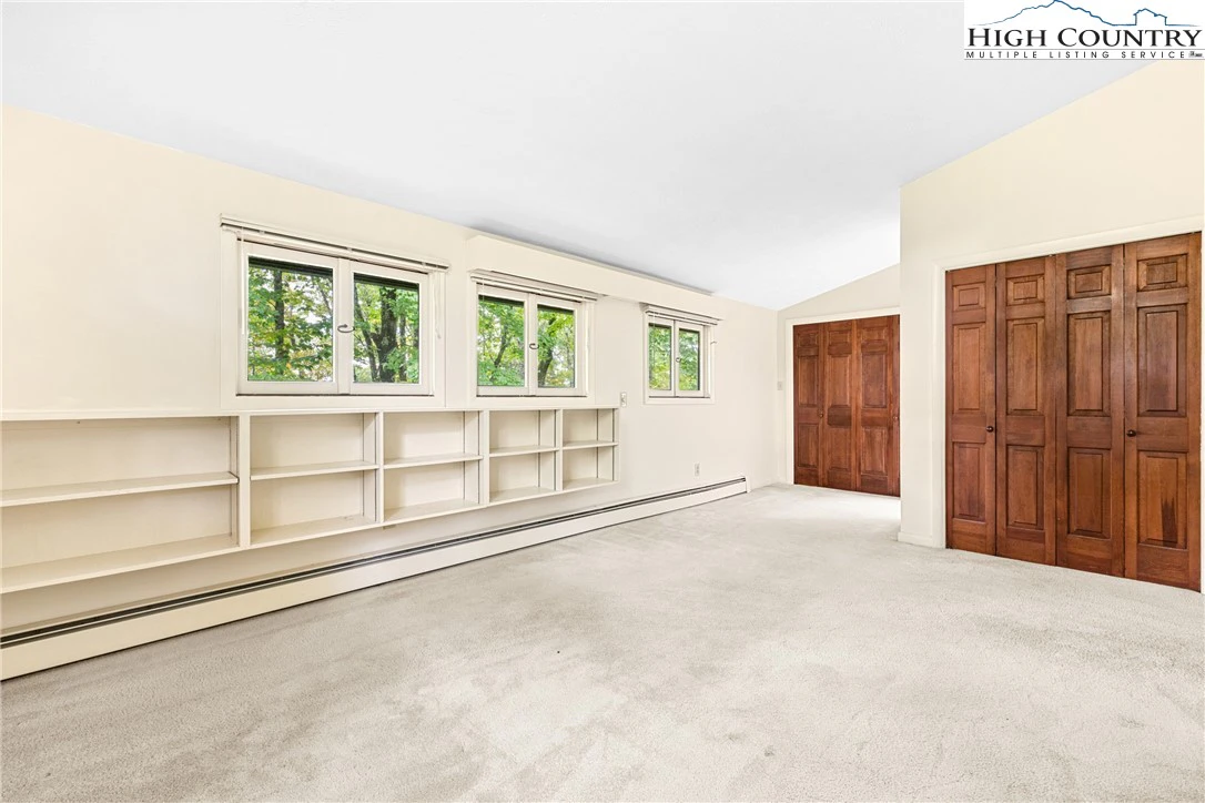 Image number 6 for the current listing