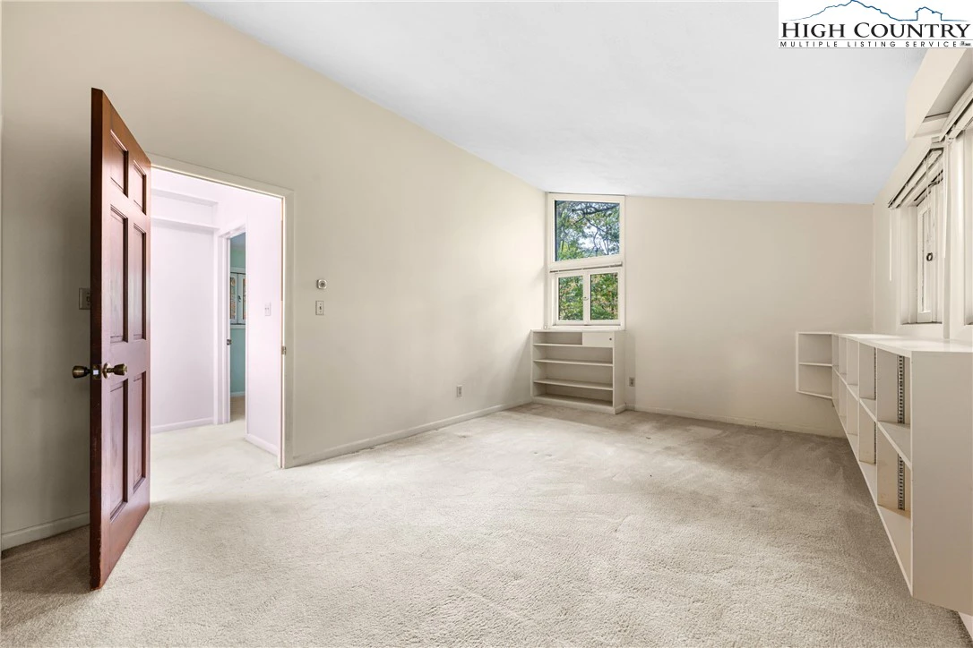 Image number 7 for the current listing