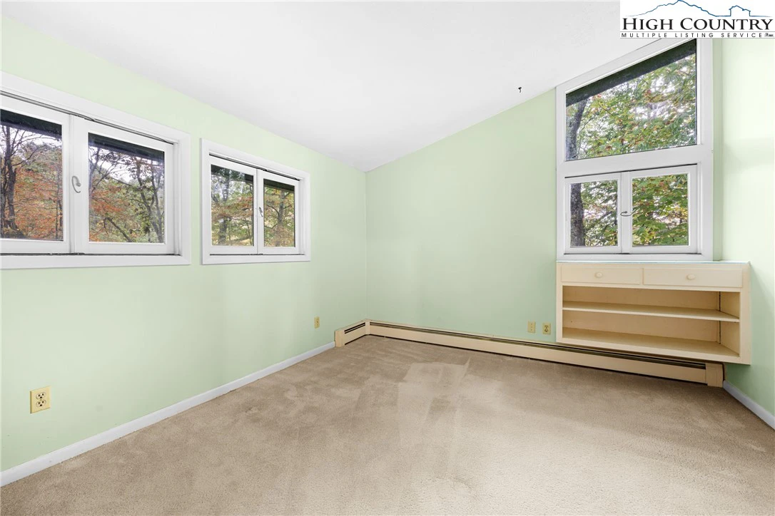 Image number 9 for the current listing