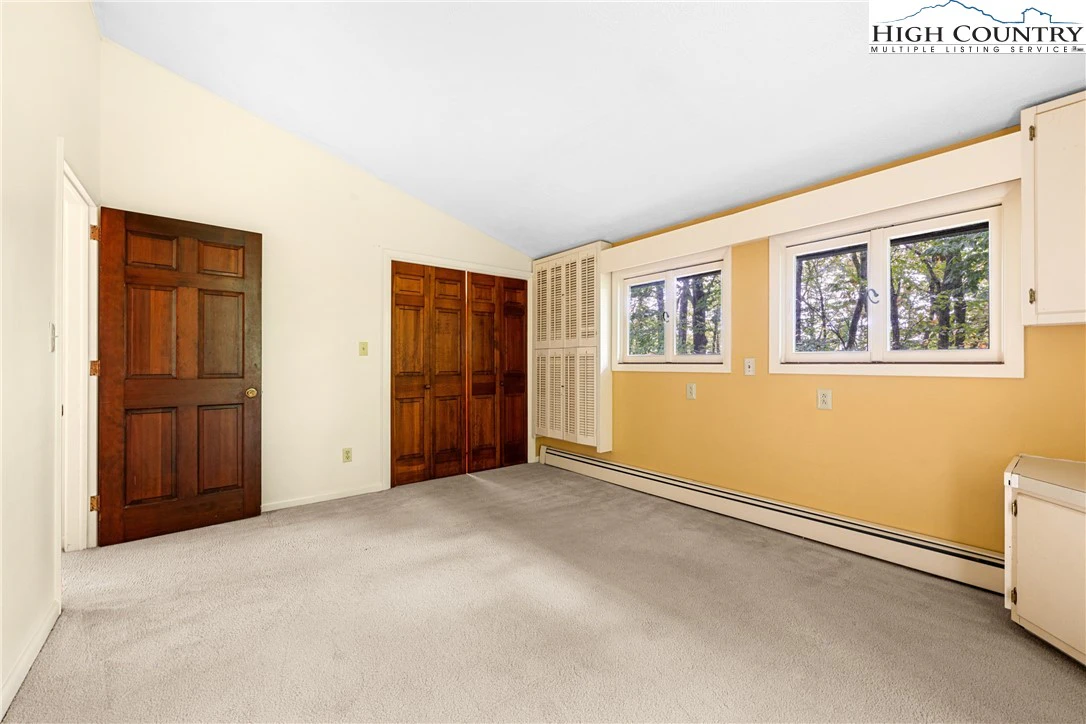 Image number 10 for the current listing
