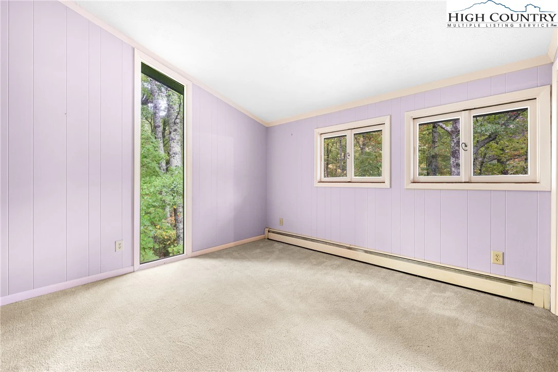 Image number 13 for the current listing