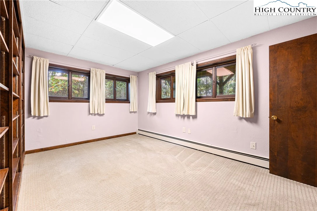 Image number 21 for the current listing