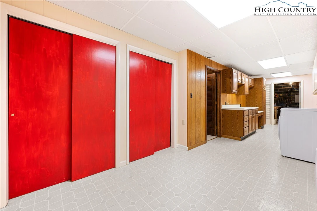 Image number 18 for the current listing