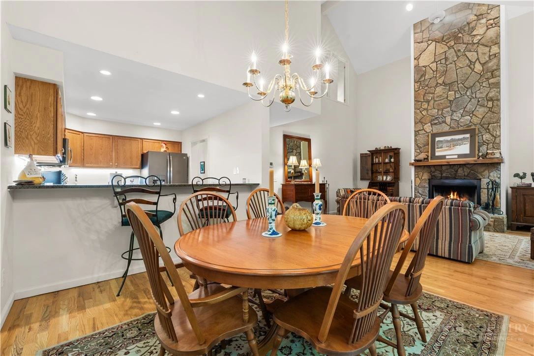 Image number 19 for the current listing