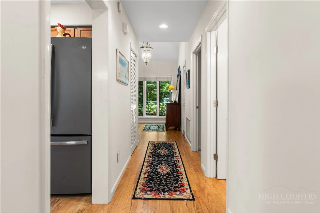 Image number 5 for the current listing