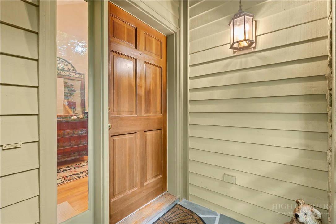 Image number 2 for the current listing