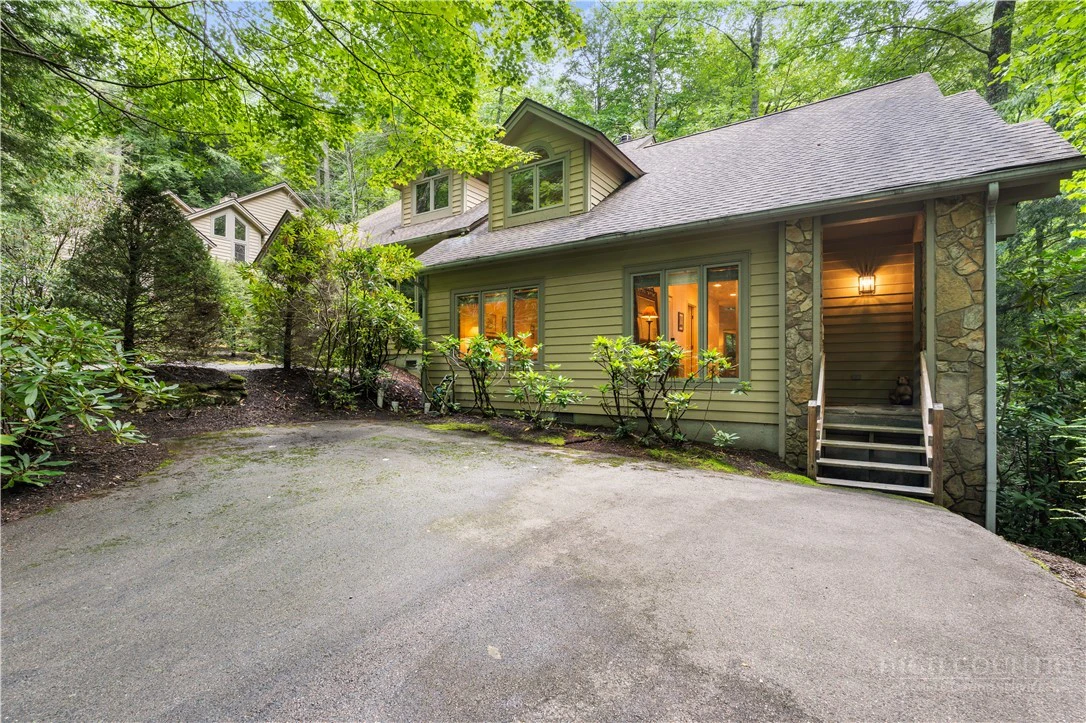Image number 1 for the current listing