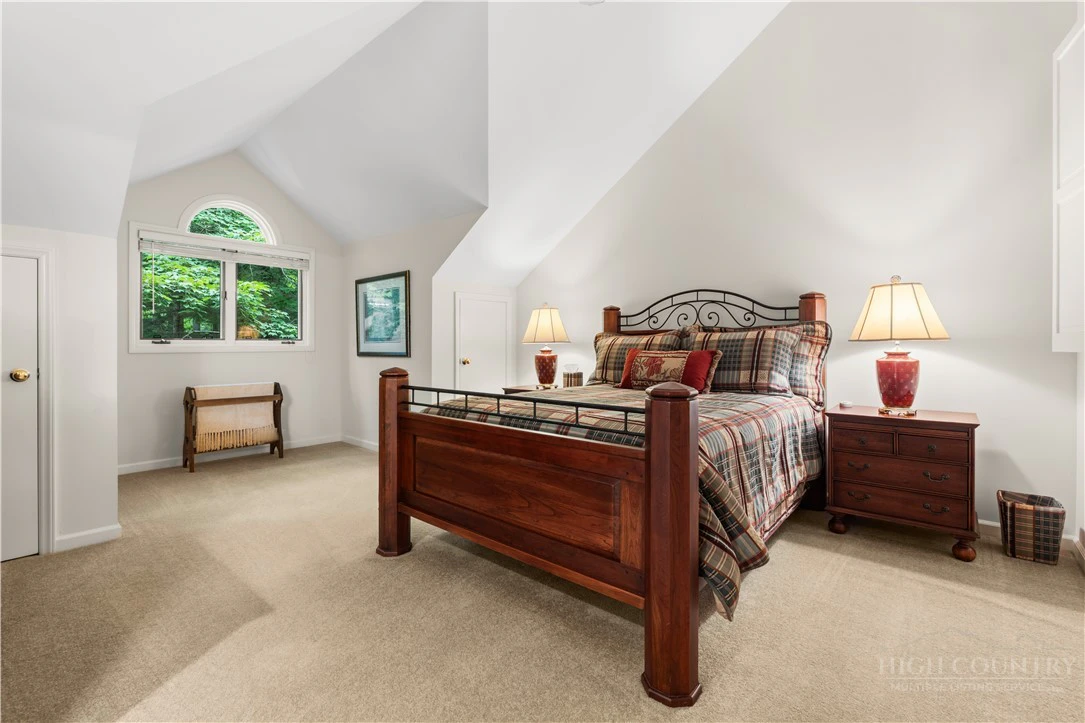 Image number 20 for the current listing