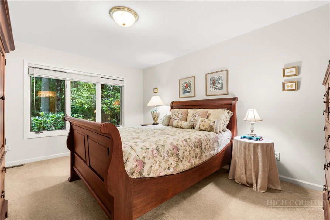 Image number 6 for the current listing