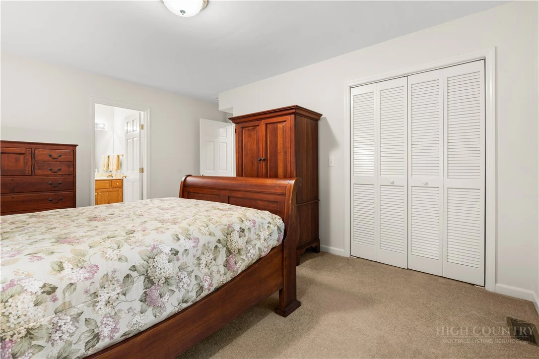 Image number 7 for the current listing
