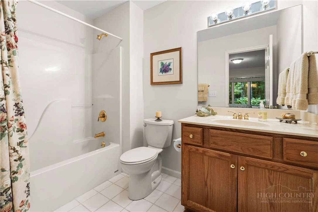 Image number 8 for the current listing