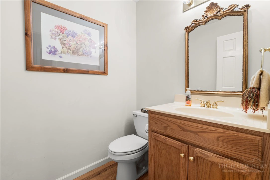 Image number 9 for the current listing
