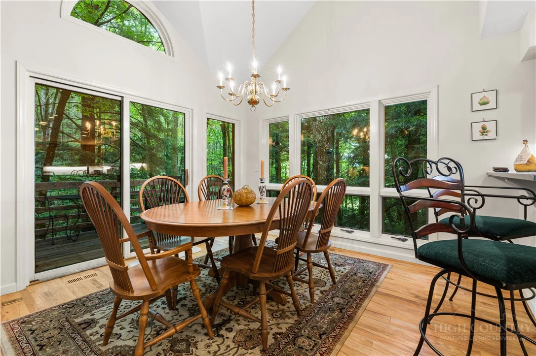 Image number 18 for the current listing