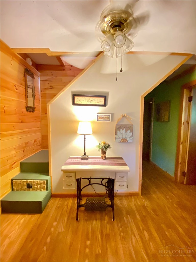 Image number 12 for the current listing
