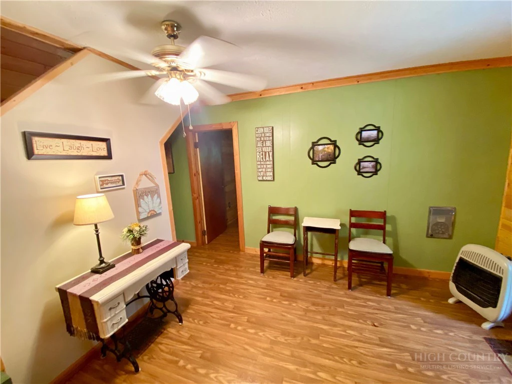 Image number 13 for the current listing
