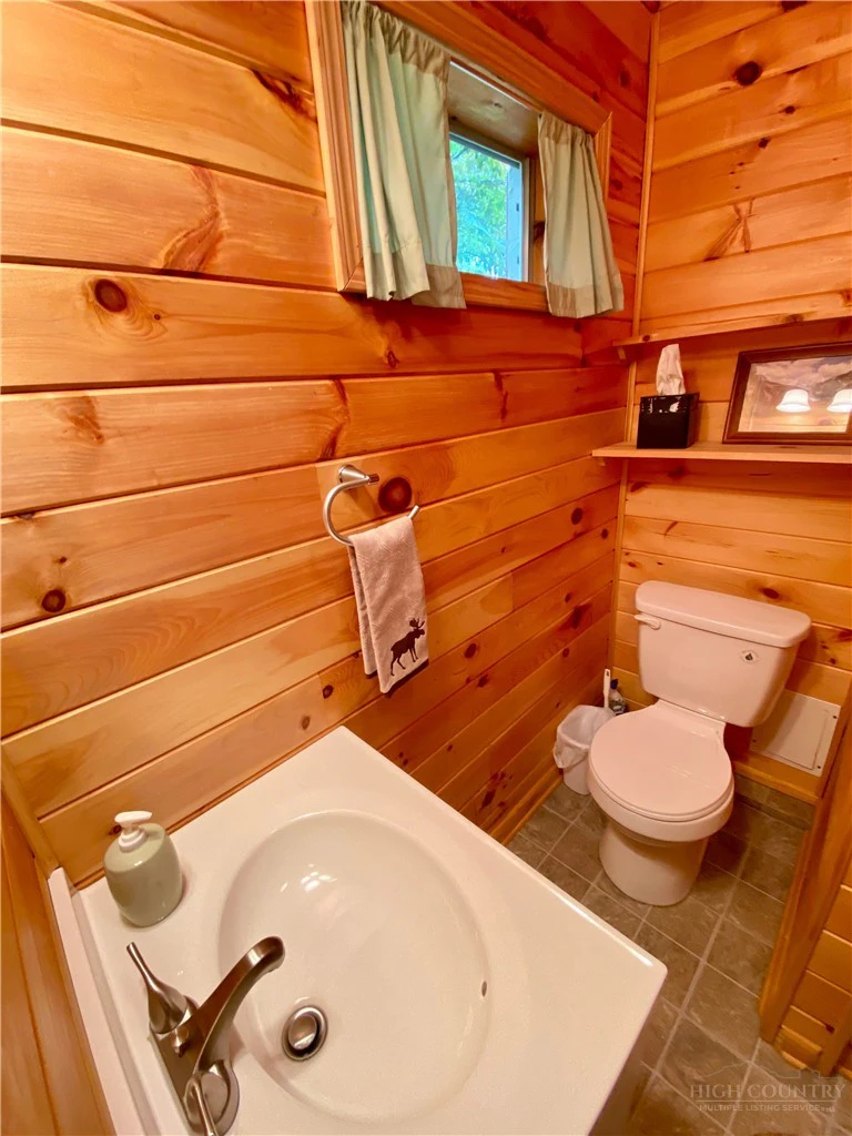 Image number 14 for the current listing