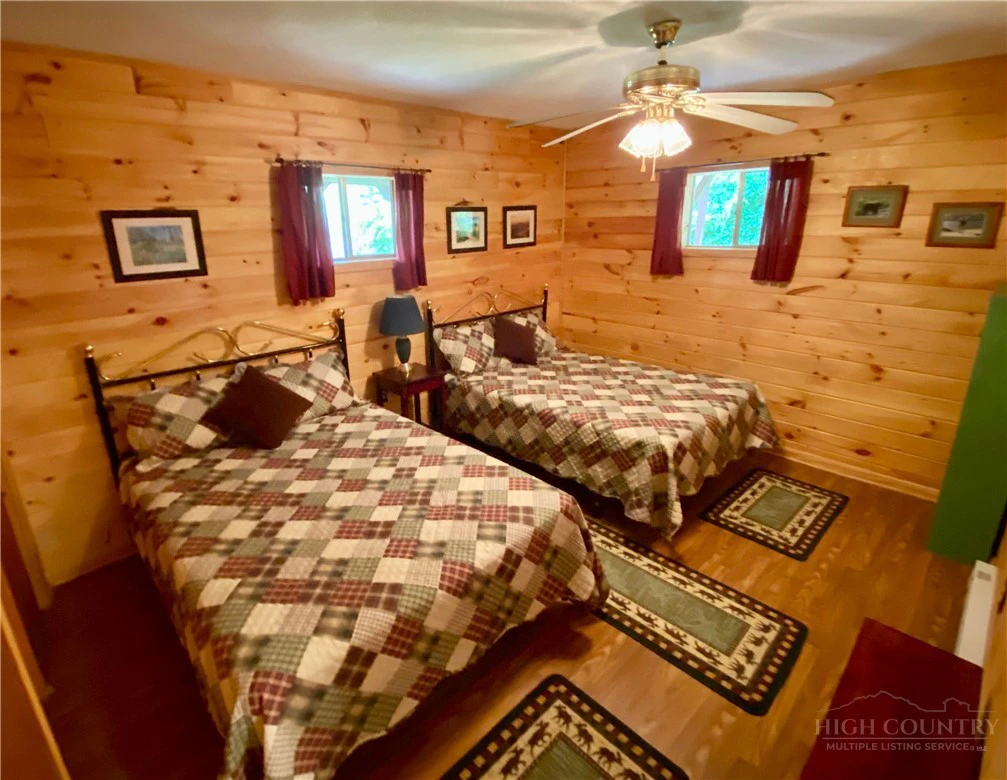 Image number 19 for the current listing