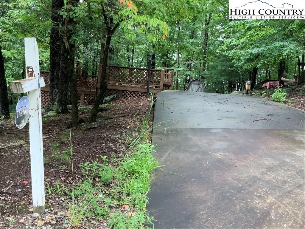 Image number 1 for the current listing