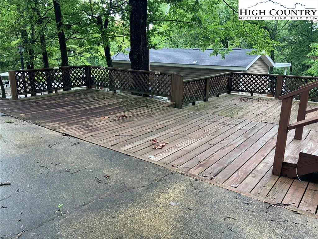 Image number 14 for the current listing