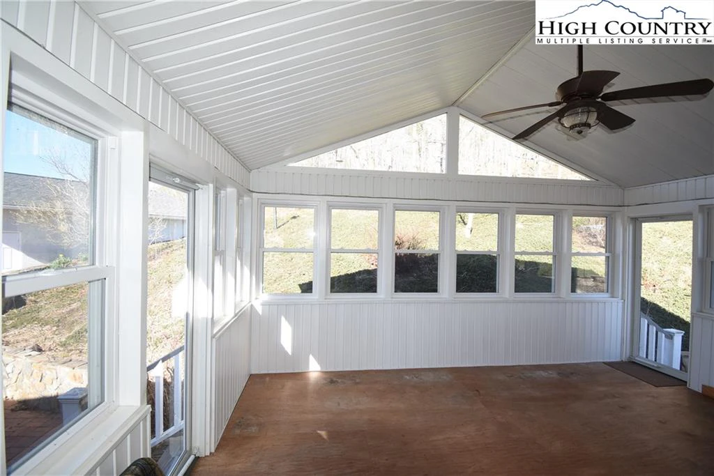 Image number 3 for the current listing