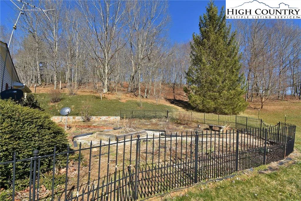 Image number 2 for the current listing
