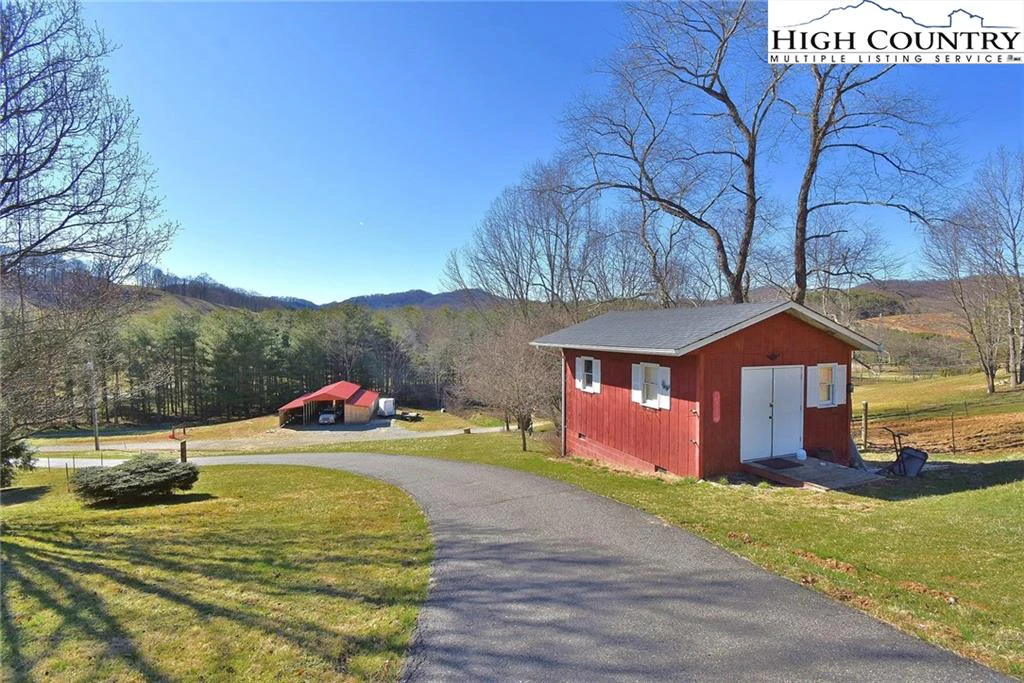 Image number 17 for the current listing