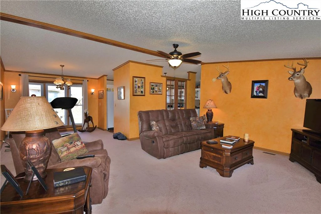 Image number 19 for the current listing