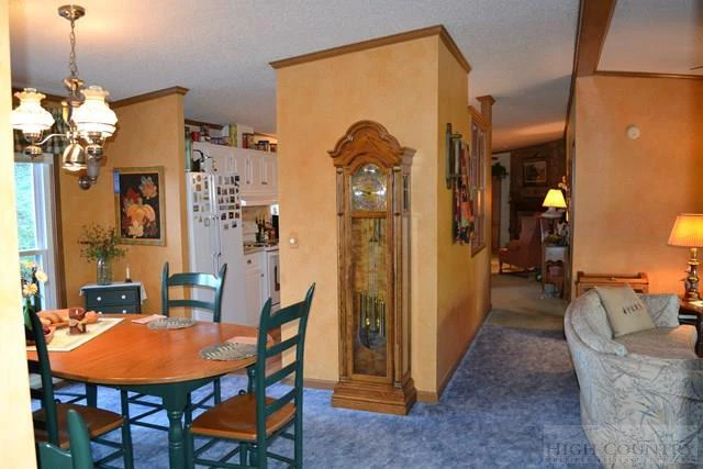 Image number 17 for the current listing