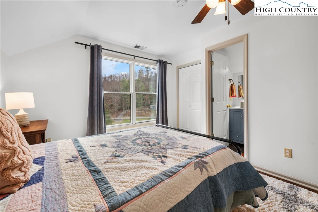 Image number 3 for the current listing