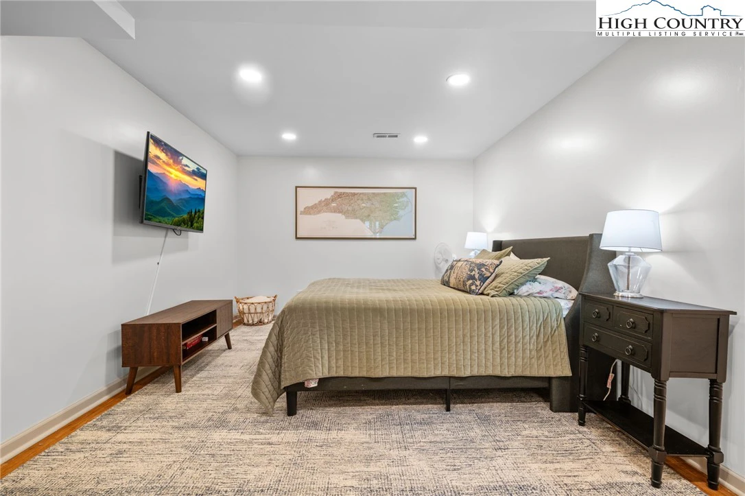 Image number 6 for the current listing