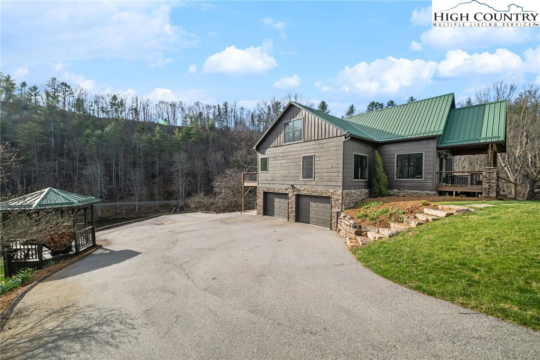 Image number 15 for the current listing