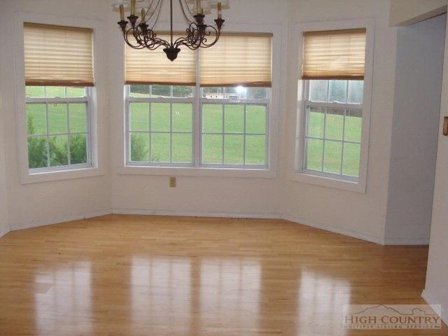 Image number 15 for the current listing