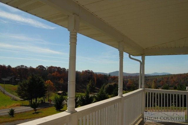Image number 3 for the current listing