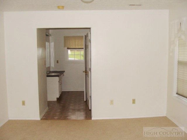 Image number 6 for the current listing