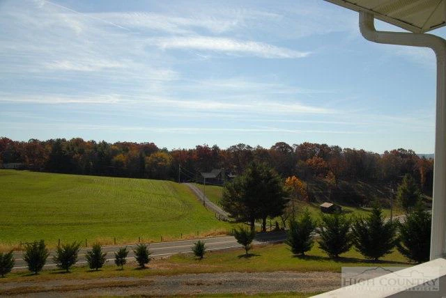 Image number 9 for the current listing