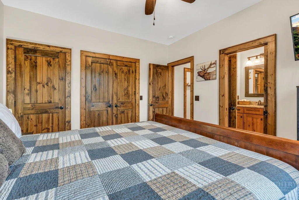 Image number 21 for the current listing
