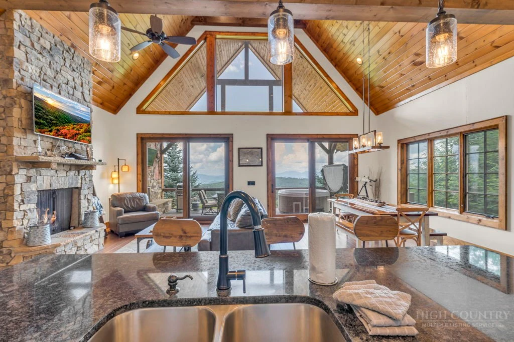 Image number 15 for the current listing