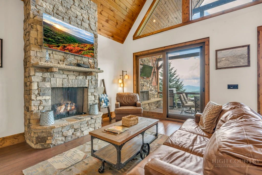 Image number 16 for the current listing