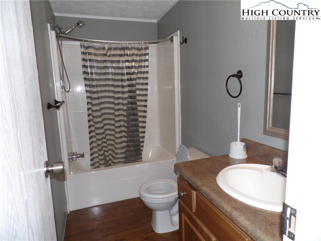 Image number 12 for the current listing