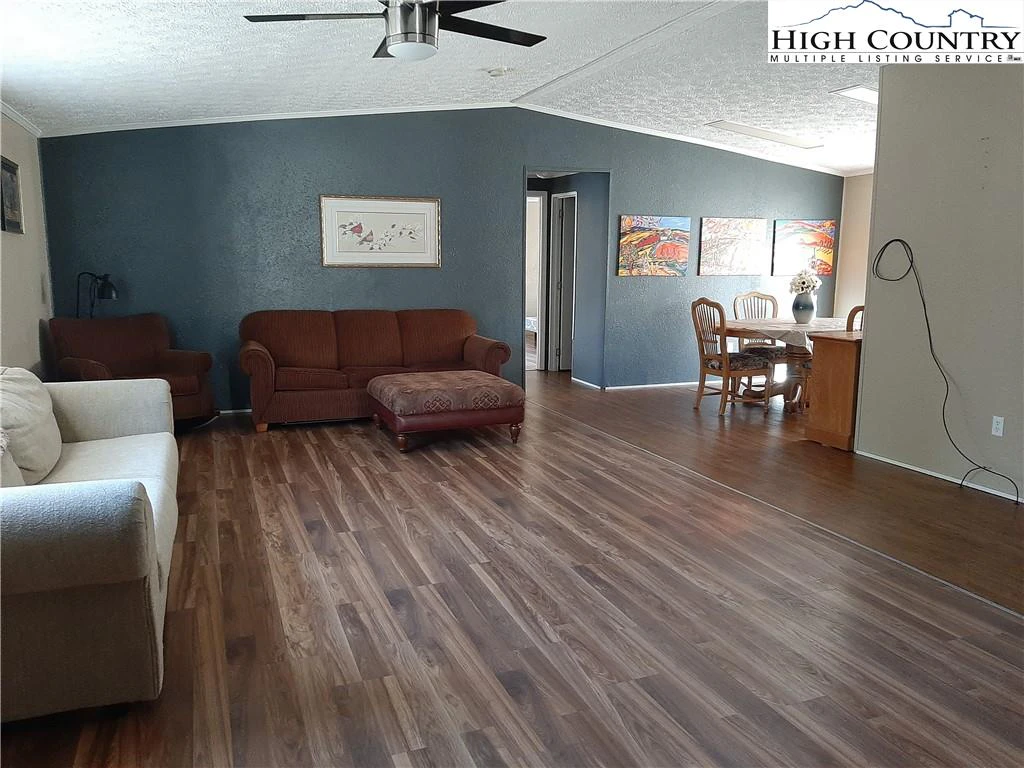 Image number 3 for the current listing