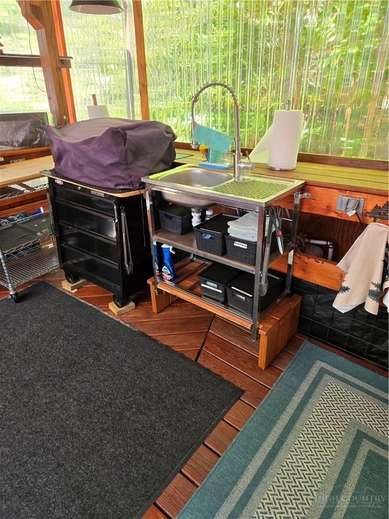 Image number 13 for the current listing